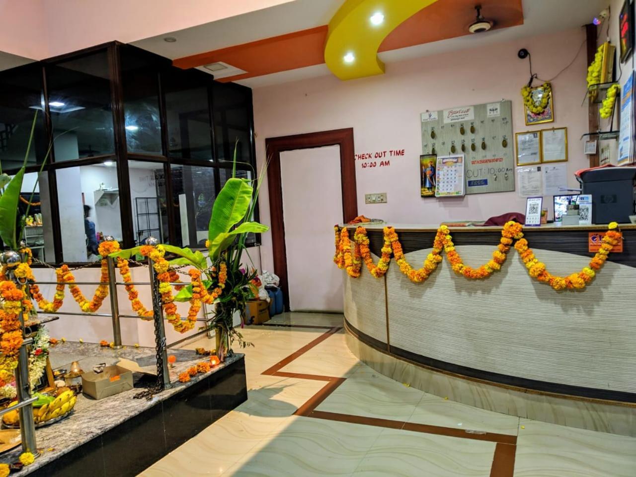 Hotel Varsha האמפי מראה חיצוני תמונה