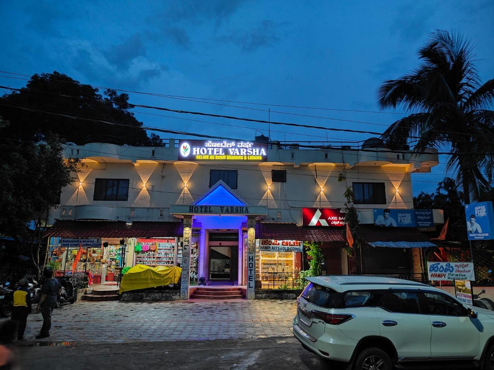 Hotel Varsha האמפי מראה חיצוני תמונה