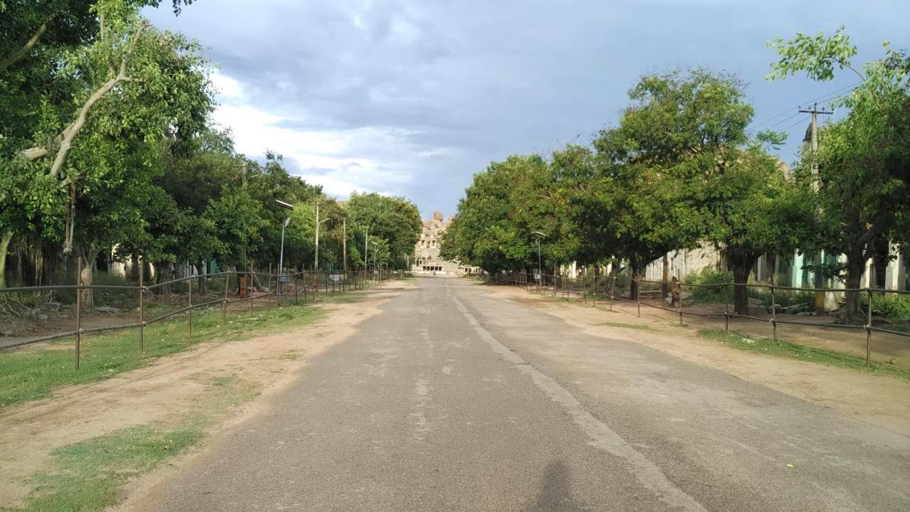 Hotel Varsha האמפי מראה חיצוני תמונה